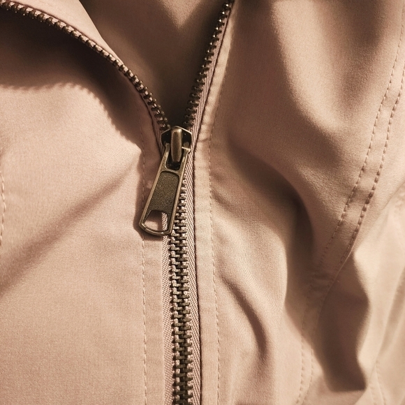 Additions by Chico's Taupe Tan Zip Up Vest  Women's Size 8 Pockets Neutral EUC - Picture 3 of 6